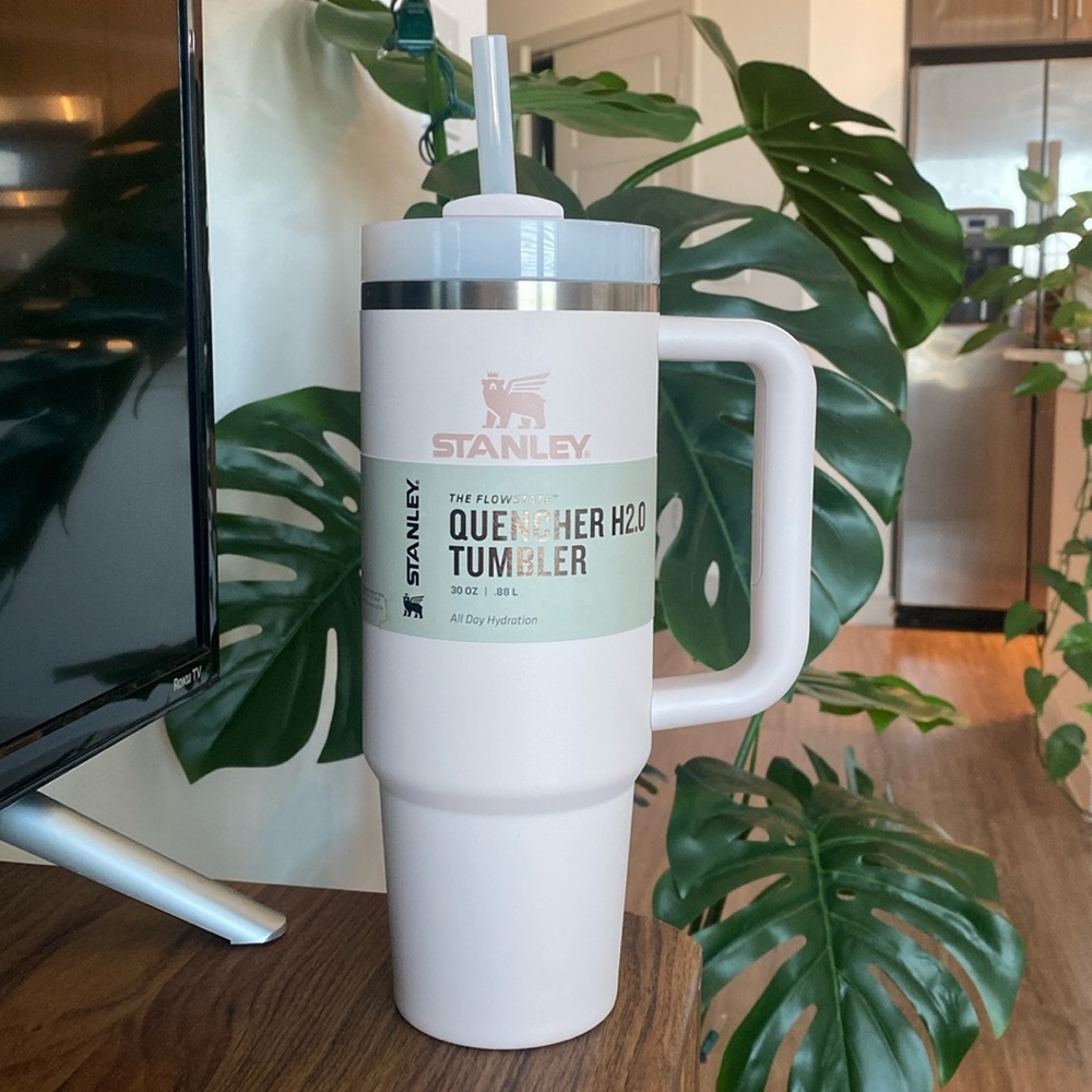 Stanley Quencher H20 Tumbler NWT color: Rose Quartz